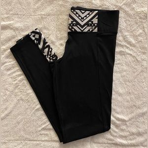 ✨Victoria’s Secret PINK Black Geo Print Leggings ✨